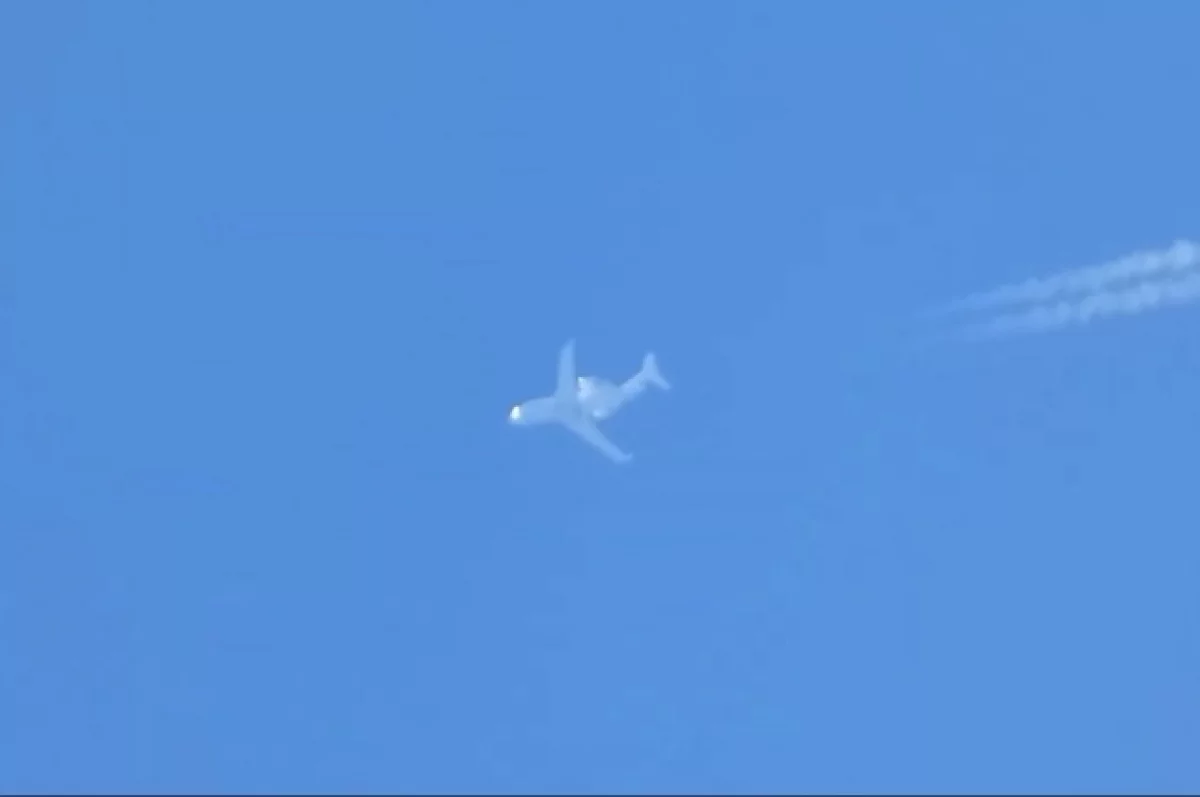 Самолет-разведчик США почти 8 часов кружит над Черным морем