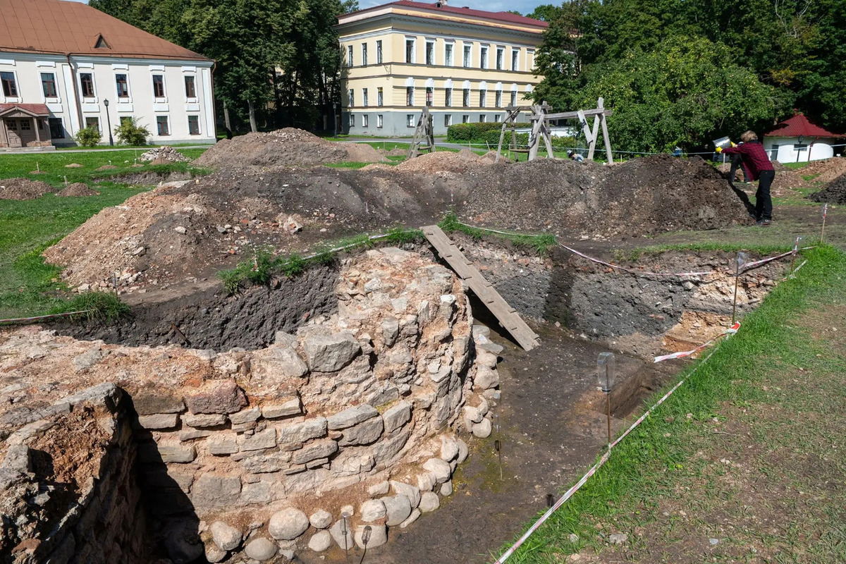 Археологи раскрыли стены утраченного храма XII века на Борисоглебском раскопе