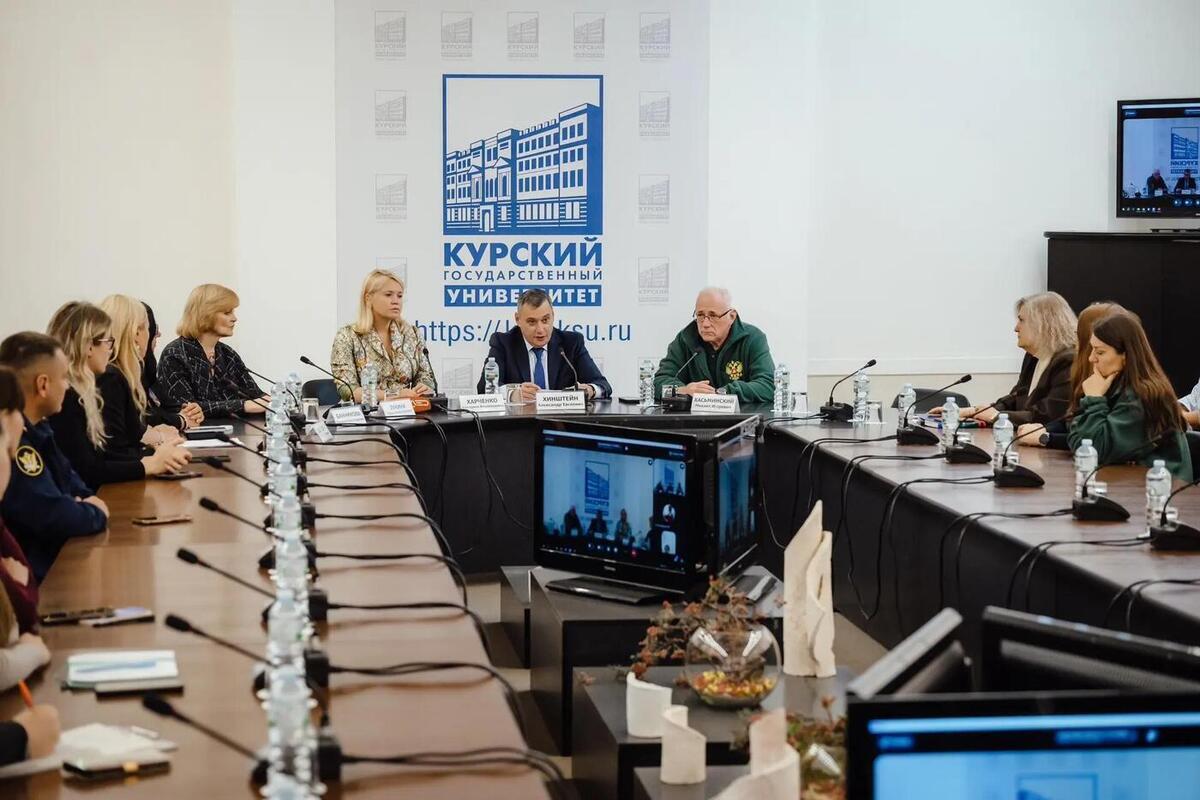 Хинштейн открыл в Курске семинар по помощи детям с психологическими травмами