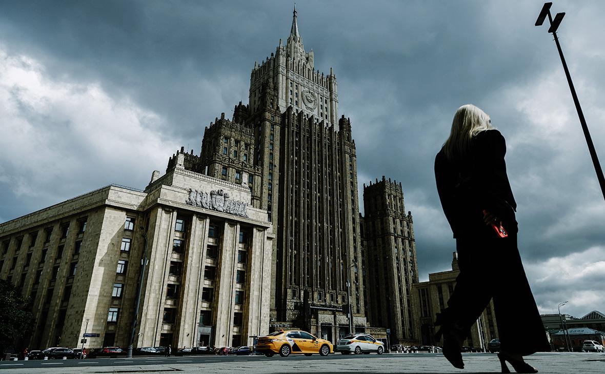 МИД счел «подтачиванием доверия» поставки оружия США Украине через Турцию