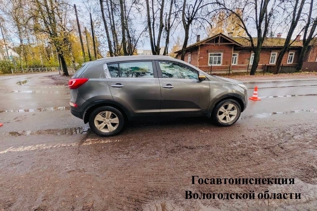 Иномарка сбила двух девочек на пешеходном переходе в Бабаево