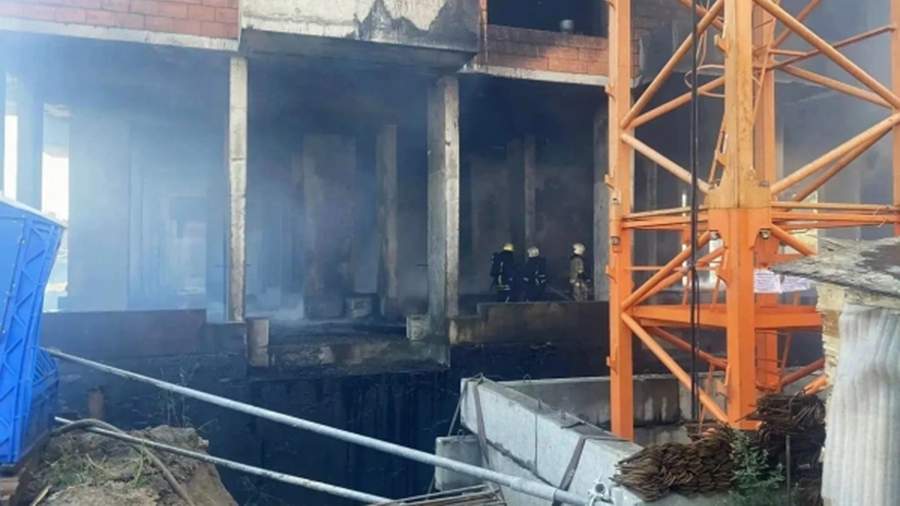 Восемь человек госпитализировали после пожара в Омске. Что известно