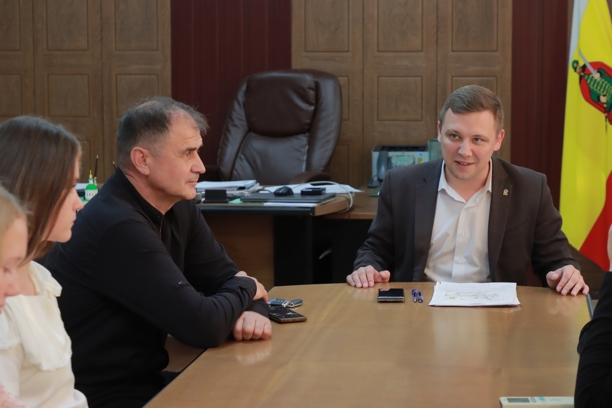 Михаил Ромодин встретился со скопинскими волейболистками