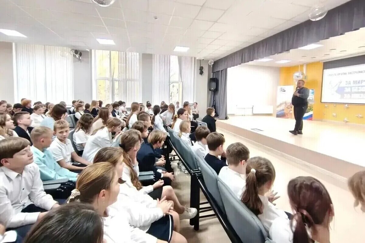 В «Эффективной школе» Серпухова прошла встреча по безопасности с участником СВО