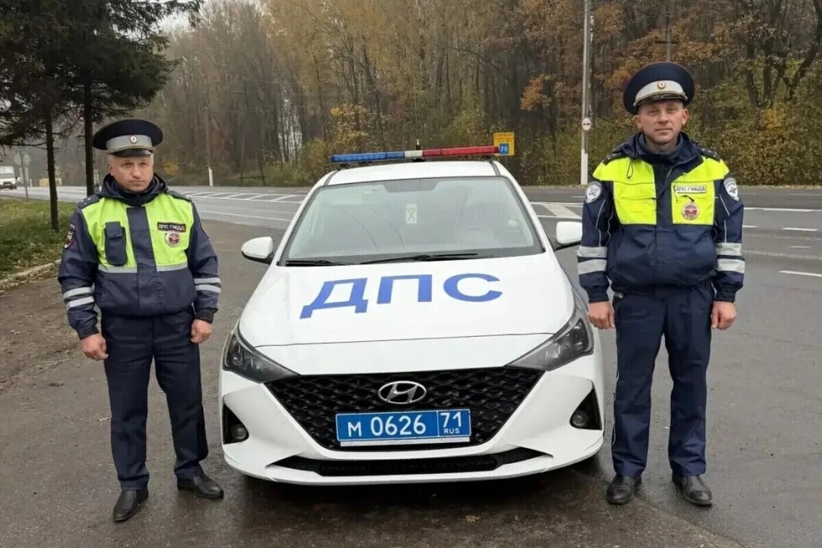 В Туле инспекторы ДПС спасли время для мальчика с травмой руки от бетономешалки
