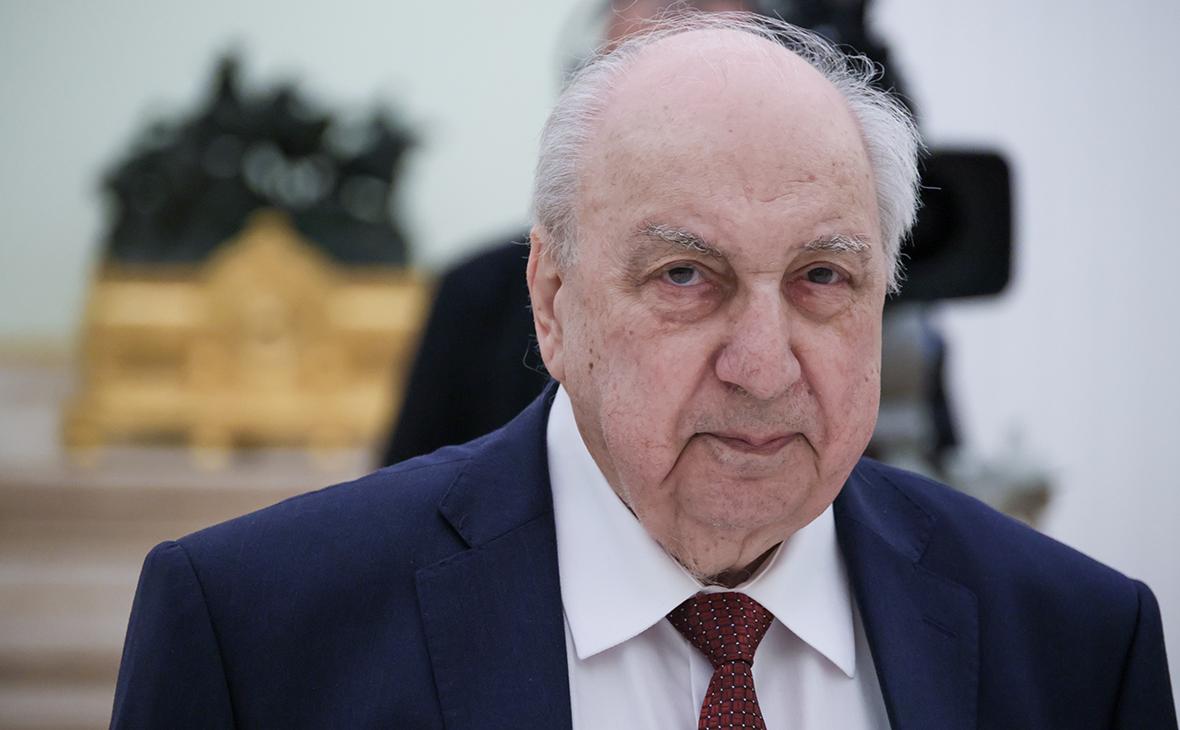 Путин поздравил академика РАН Александра Чубарьяна с 95-летием