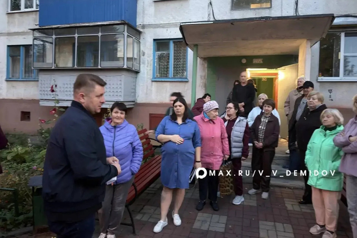 Мэр Белгорода встретился с жильцами поврежденного дома на Октябрьской