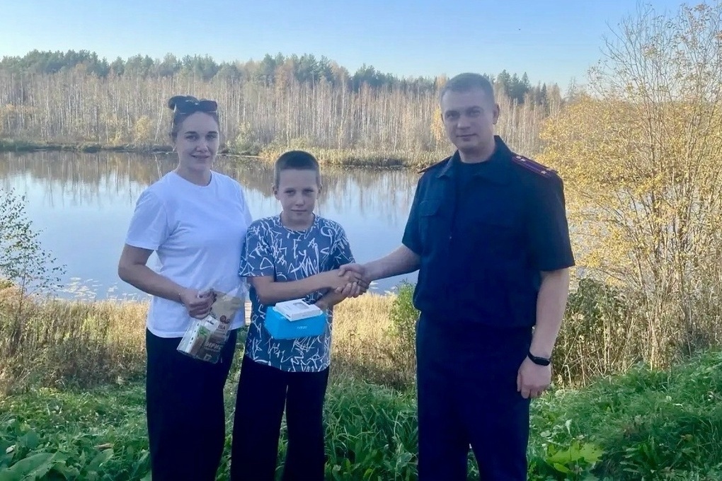 Следователи наградили школьника за спасение рыбака в Кировской области