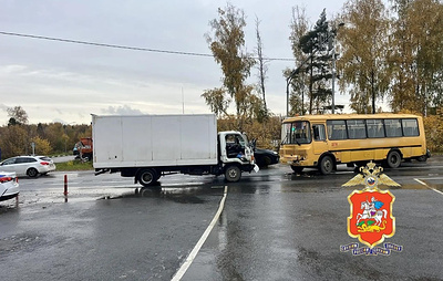 В Подмосковье автобус с детьми столкнулся с грузовиком