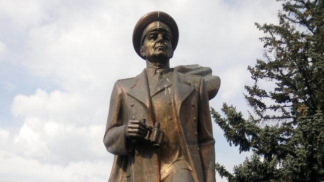 На Украине снесли памятник советскому генералу Василию Маргелову