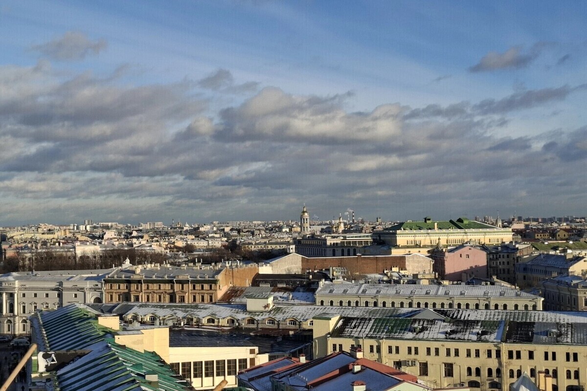 Петербуржцев ждет 12 градусов тепла с южным ветром 15 октября