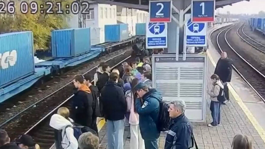 Во Владивостоке юноша потерял сознание на станции и упал под поезд