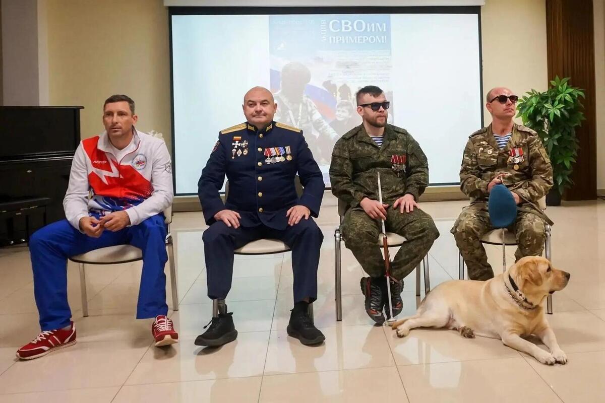 Владельцы собак-проводников в Псковской области могут купить корм по электронному сертификату