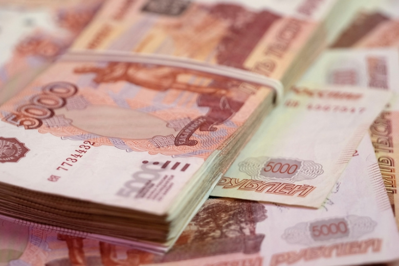 Жителя Мурманска оштрафовали за фиктивную постановку 12 мигрантов на учет