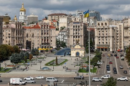 Премьер Латвии призвал европейцев меньше пить ради Украины