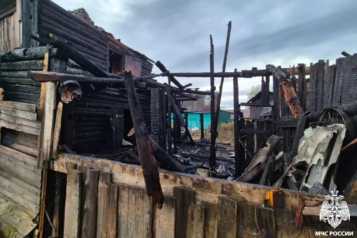 Огнеборцы Тверской области ликвидировали пожар в нежилом доме