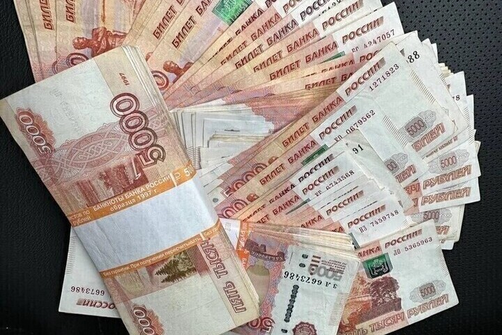 В Мурманске руководителя-грузоперевозчика заподозрили в неуплате налогов на 10 млн рублей