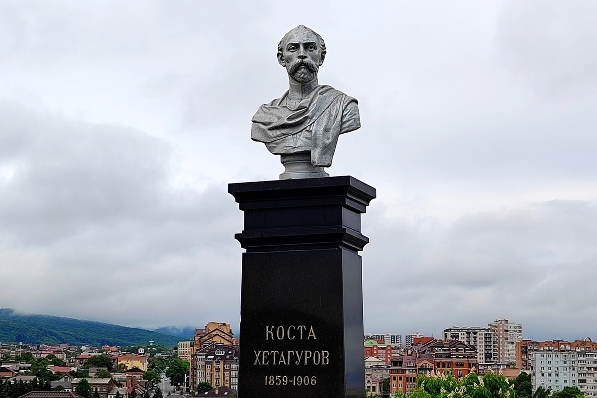 В столице Осетии проходят мероприятия, посвященные 167-й годовщине со дня рождения Коста Хетагурова