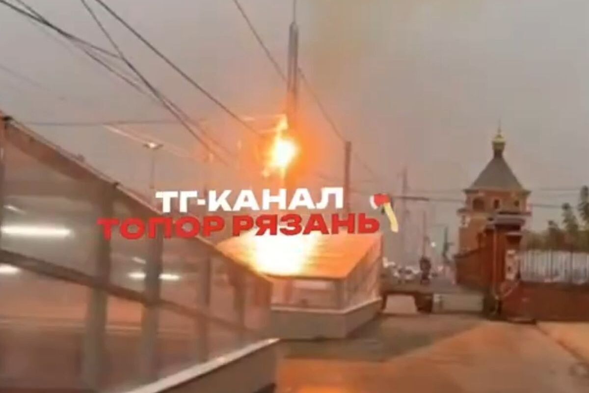 Рязанцы засняли на Московском шоссе искрящиеся провода