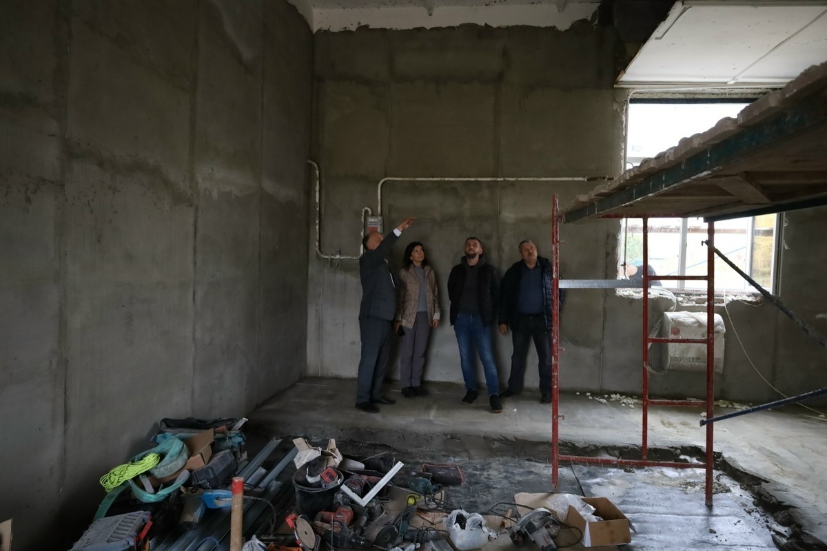 В Курской области проверили капремонт библиотеки и Дома творчества