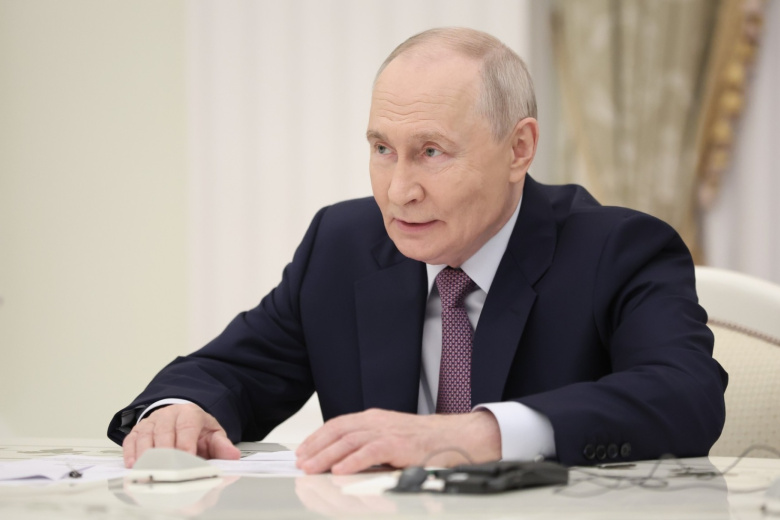 Путин призвал быть аккуратнее с вложениями средств и пенсий граждан