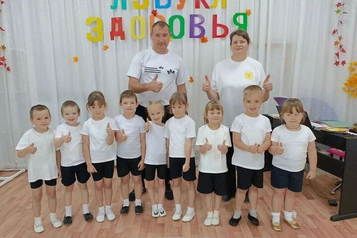 В детсаду Бессоновского района отцы провели утреннюю зарядку вместе детьми