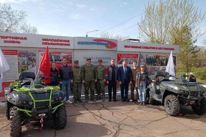 Квадроцикл, подаренный коллективом ЛВРЗ из Улан-Удэ военнослужащим, помогает на СВО