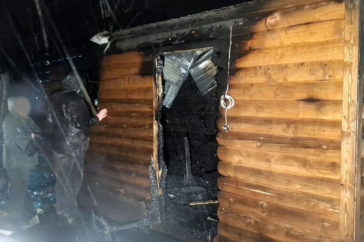 Вечерний огонь в Лопарской полностью уничтожил деревянную баню