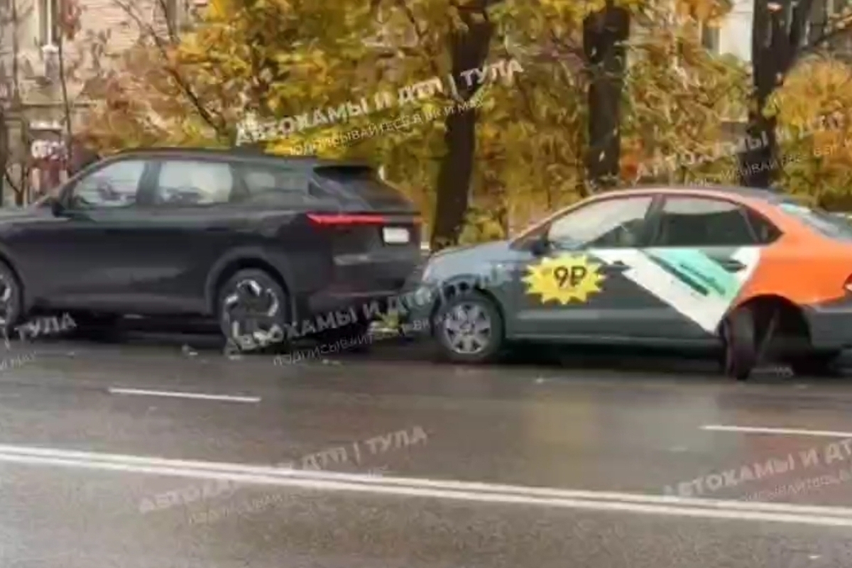 Пять машин разбиты в массовом ДТП на Макаренко в Туле