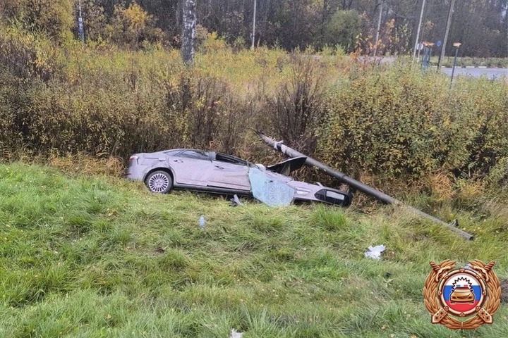 Появились подробности ДТП на М-10 в Тверской области: водитель наехал на лужу