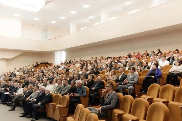 В правительстве Тамбовской области чествовали работников дорожного хозяйства и транспорта