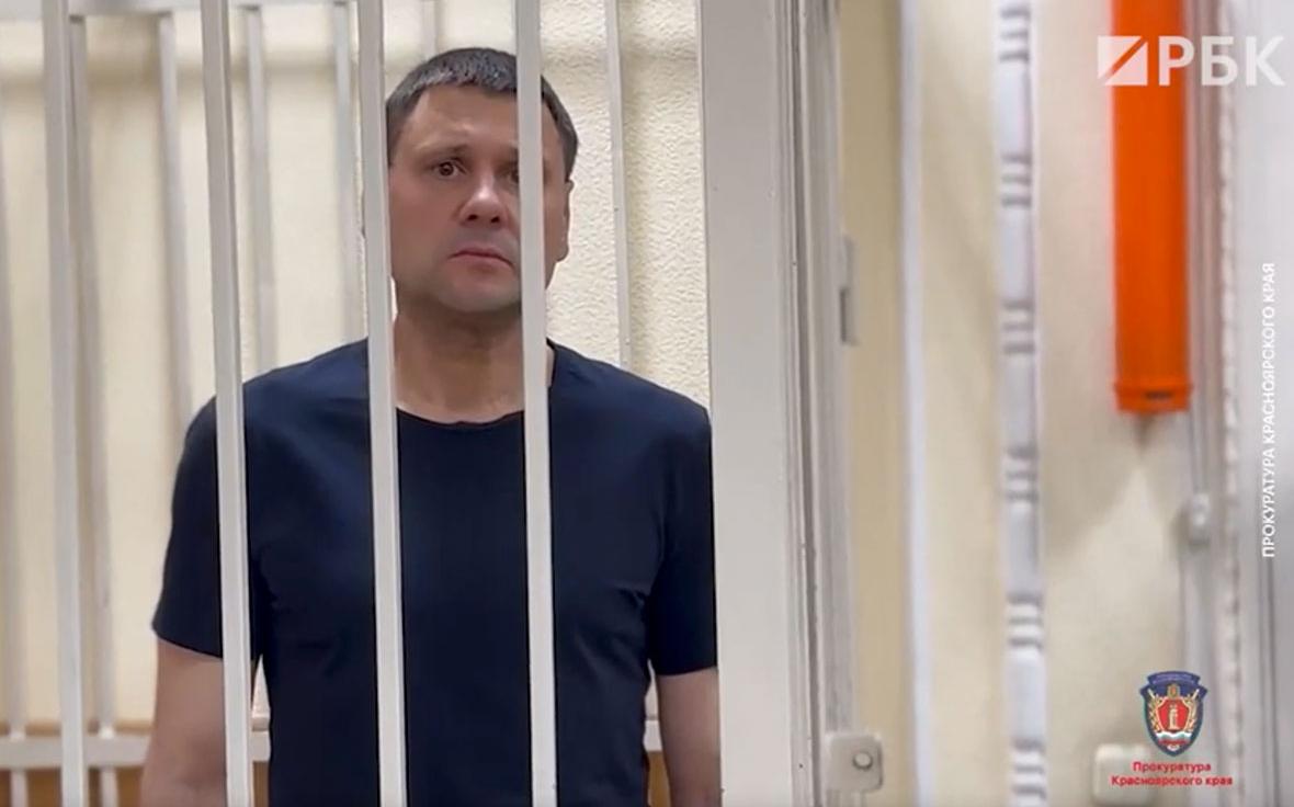 Экс-главу ГАИ Красноярского края осудили за торговлю «красивыми» номерами