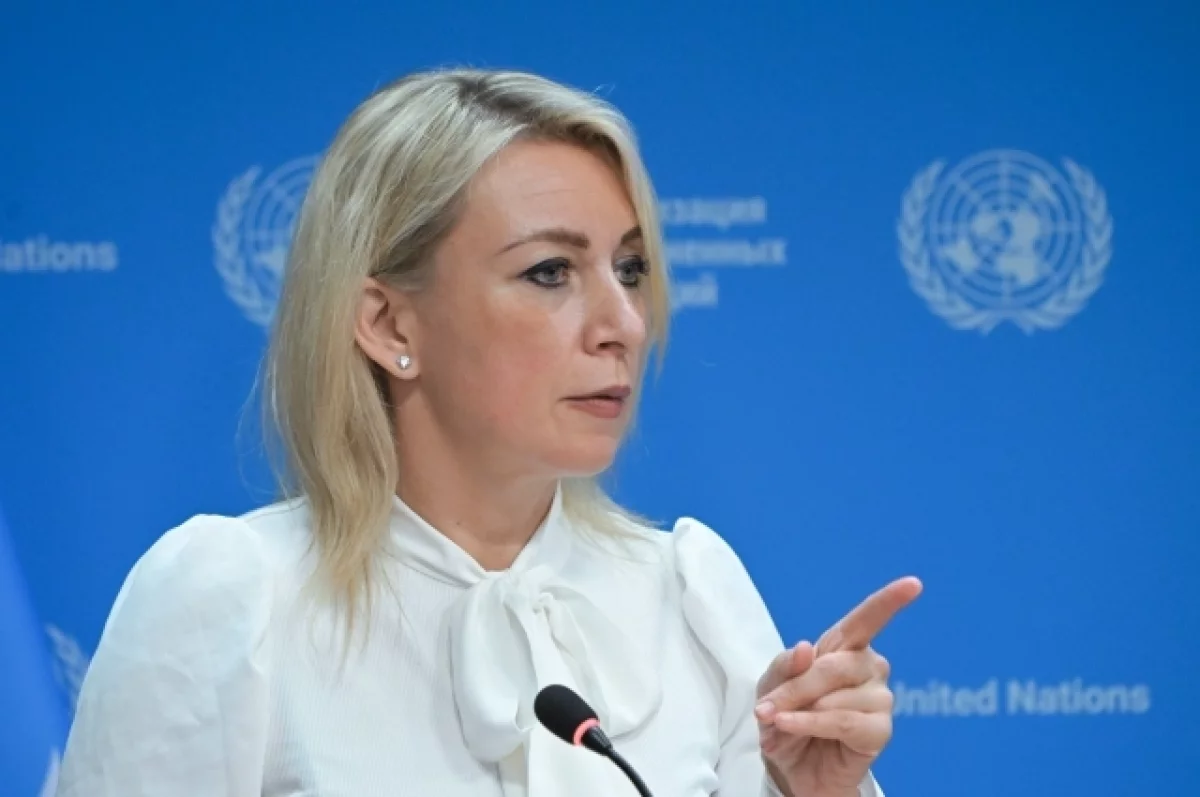Захарова назвала Зеленского невероятным позорищем после его слов об Украине