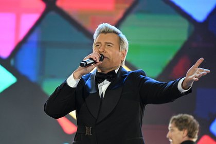 Долина добралась на юбилей Баскова на авто с мигалкой
