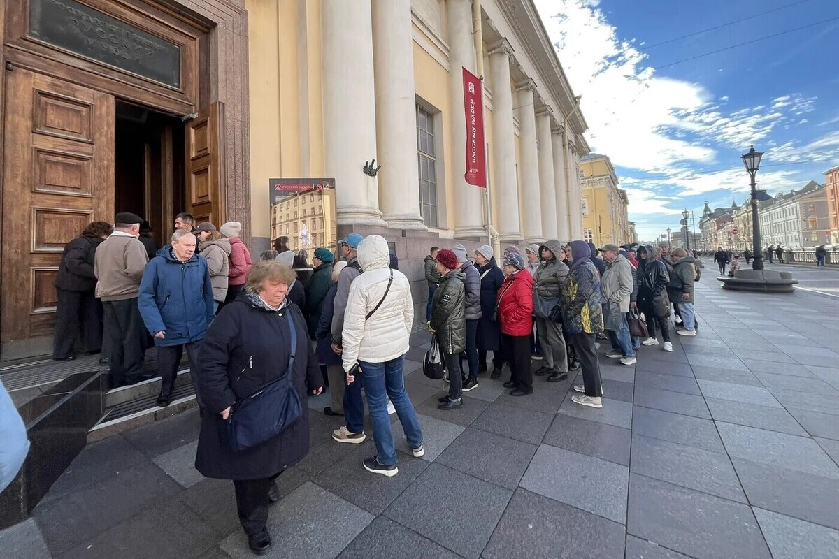Огромная очередь выстроилась в Русский музей на первый день выставки «Айвазовский»
