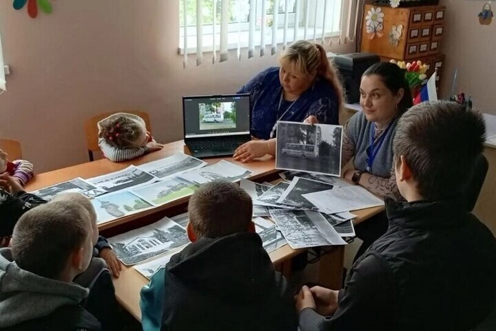 Юные херсонцы узнали историю Каховки по архивным фотографиям