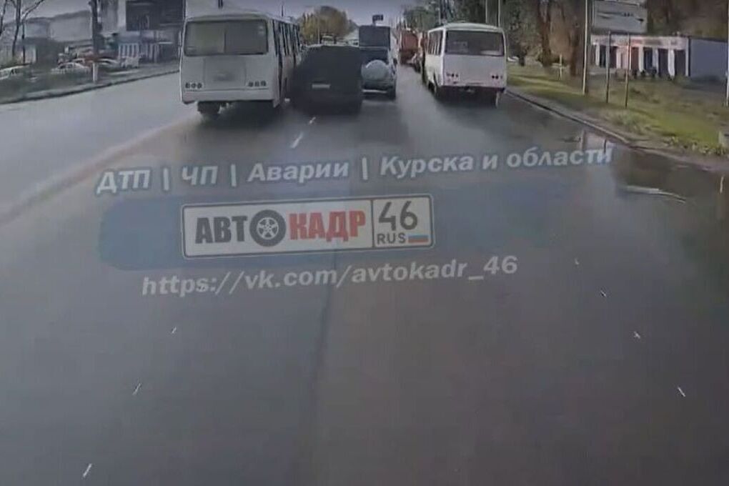В Курске произошло ДТП с участием рейсового ПАЗа