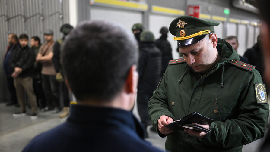 Силовики провели миграционный рейд в центре Петербурга во время пятничного намаза