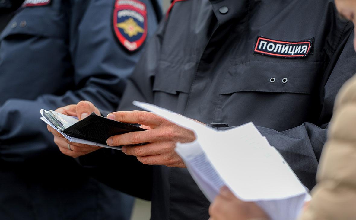 Силовики провели миграционный рейд на Сенном рынке в Санкт-Петербурге