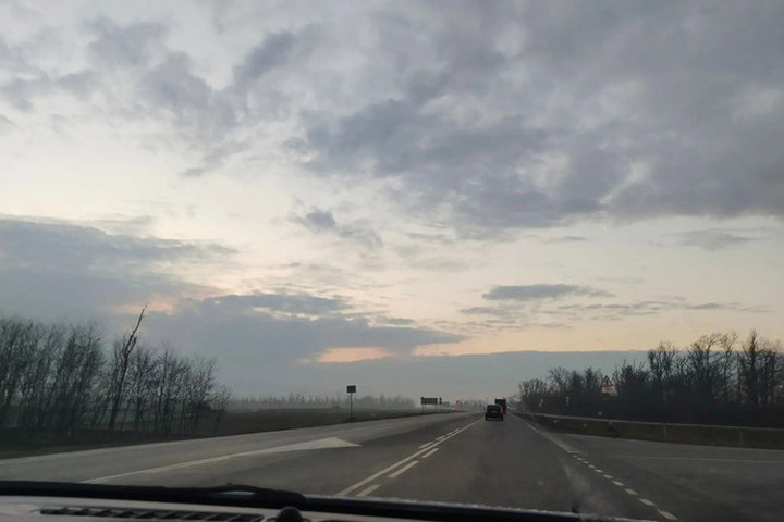 На двух участках дороги в Новом Осколе прекратили движение ТС