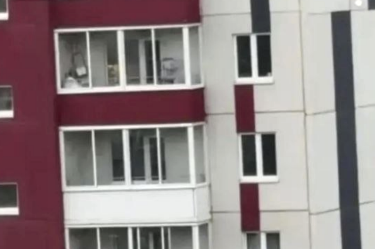 Мужчина с двумя пистолетами открыл огонь из окна многоэтажки в Челябинске