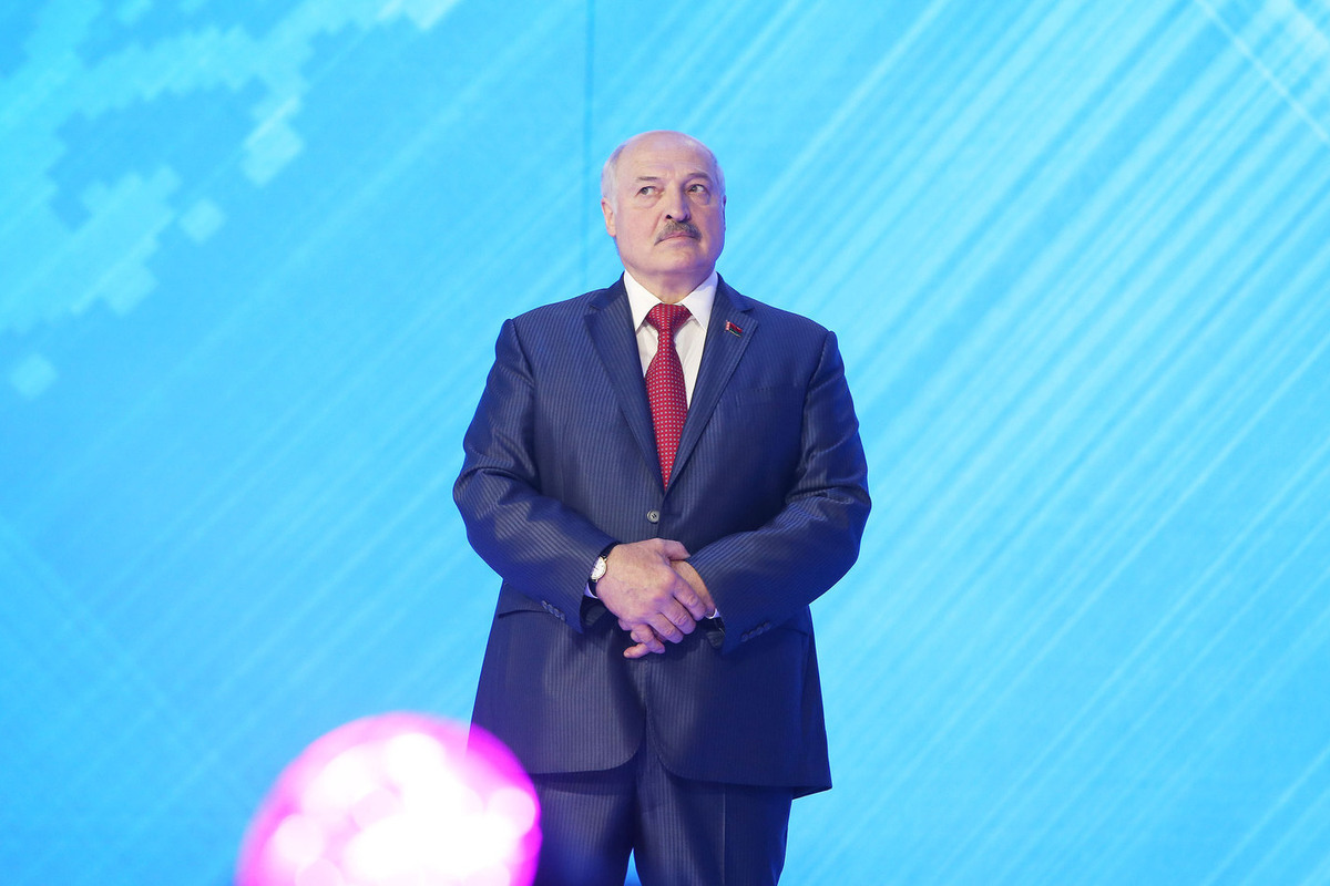Лукашенко показал прием из самбо
