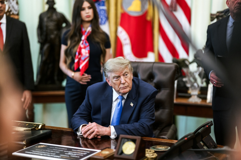 Трамп подписал указ о приостановке новых санкций и пошлин против России
