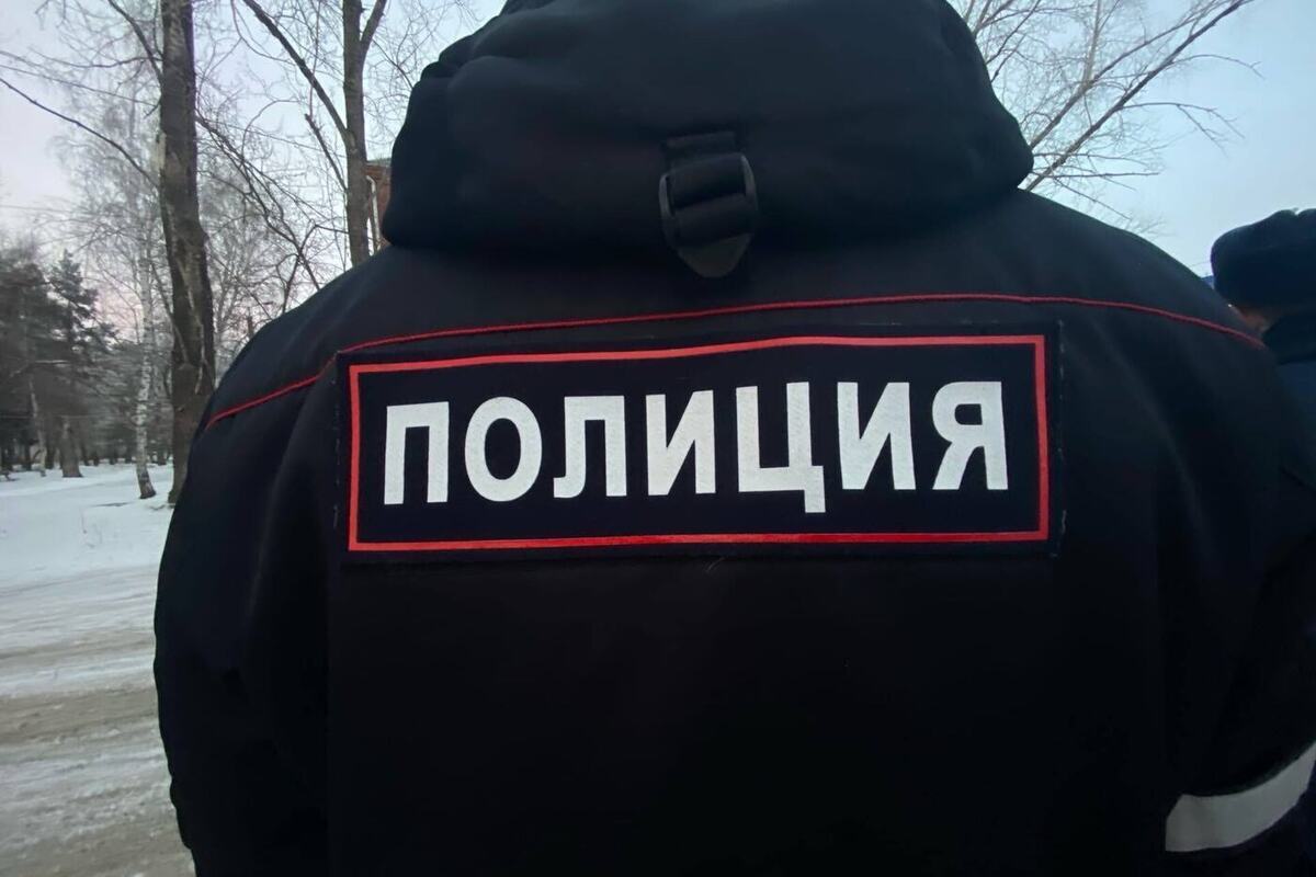 В Омской области мужчина с ножом напал на полицейского из-за оперативной проверки