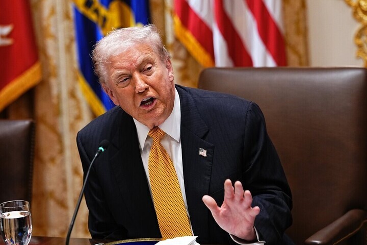 Трамп в пику Зеленскому приостановил новые санкции против России
