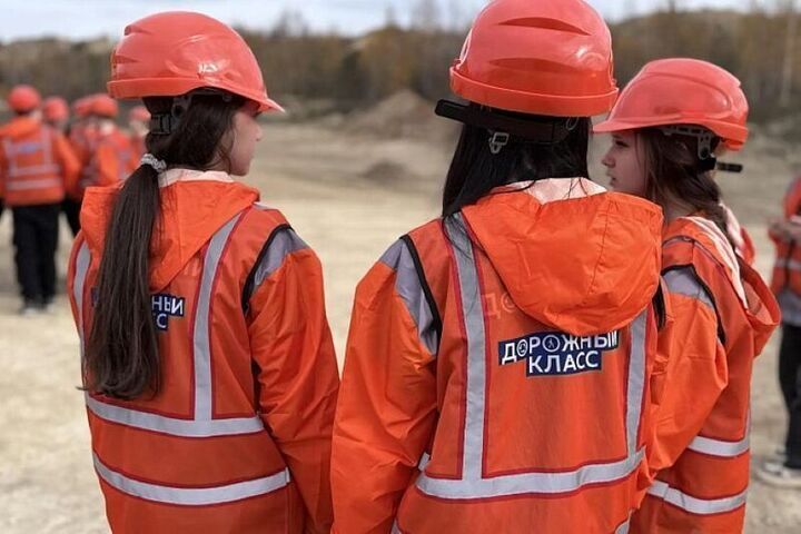 Школьникам показали технологию добычи щебня на Чимбулатском карьере