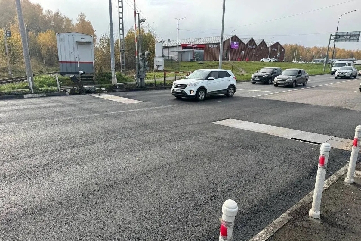В Лобне завершили скоростной ремонт переезда на пути к Шереметьеву