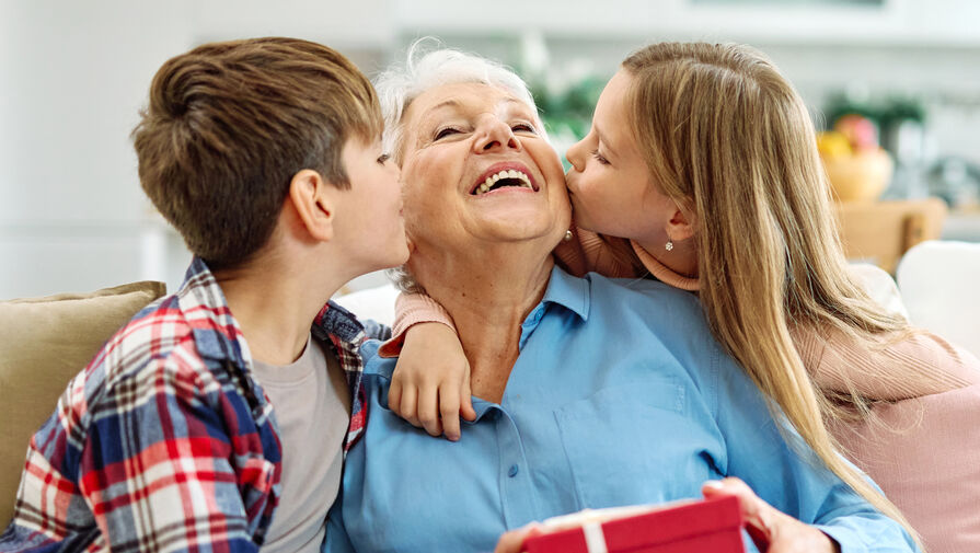 В России предложили ввести "родительскую" и "бабушкину" зарплаты