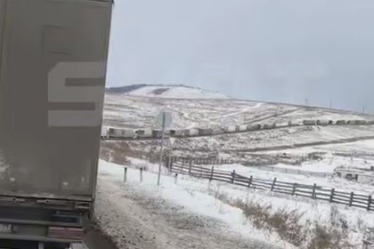 Движение на федеральной трассе оказалось парализовано из-за снега