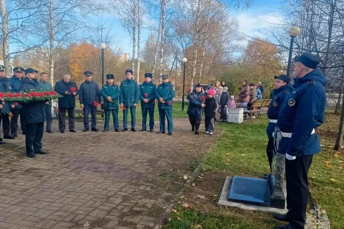 Сотрудники МЧС почтили память коллеги, погибшего в 2007 году на пожаре